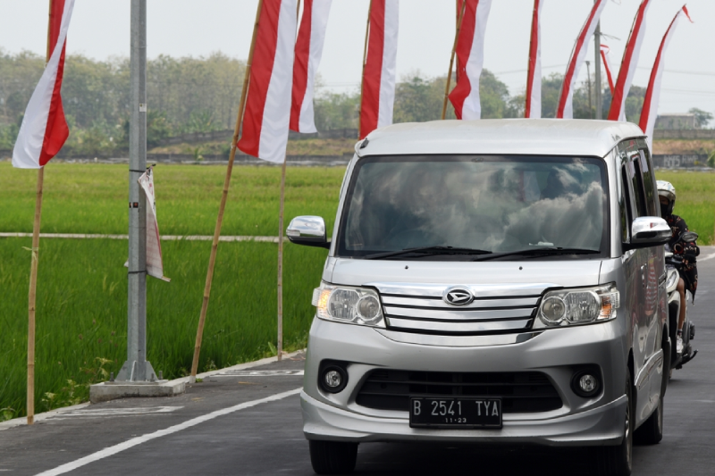 Harga Mobil Luxio