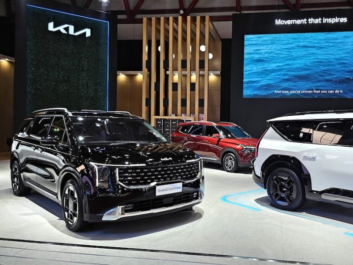 Kia Carnival dan Kia Carens