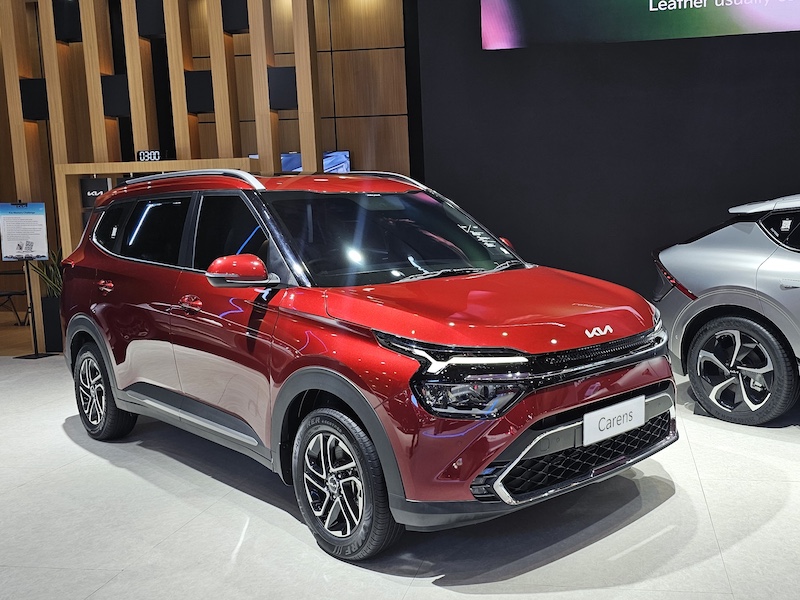 Kia Carnival dan Kia Carens