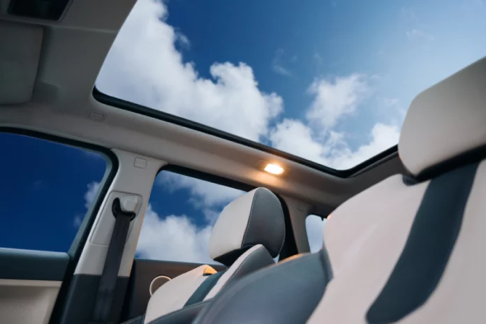 10 Rekomendasi Mobil Sunroof dan Tips Merawatnya mobil sunroof