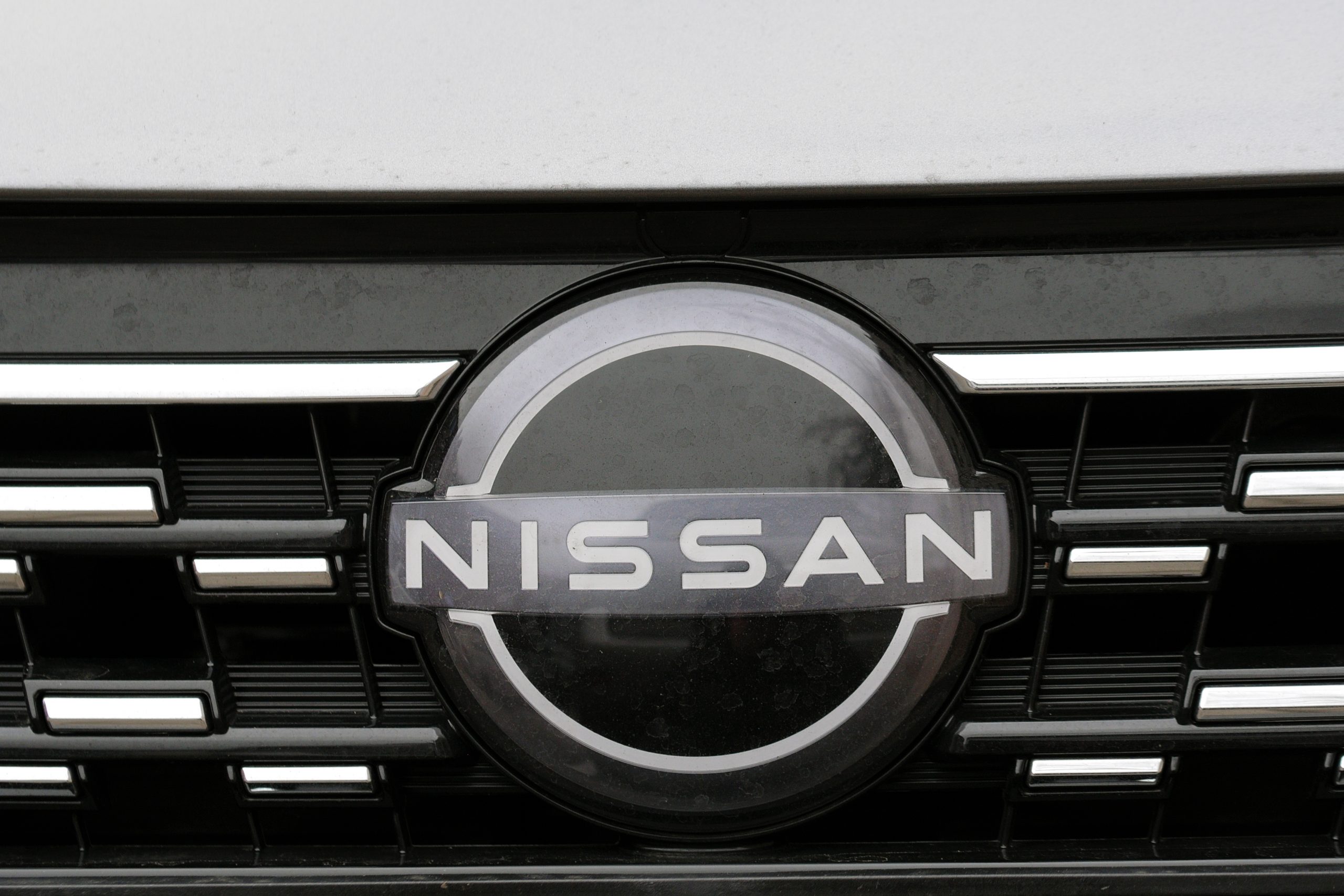 Logo Nissan