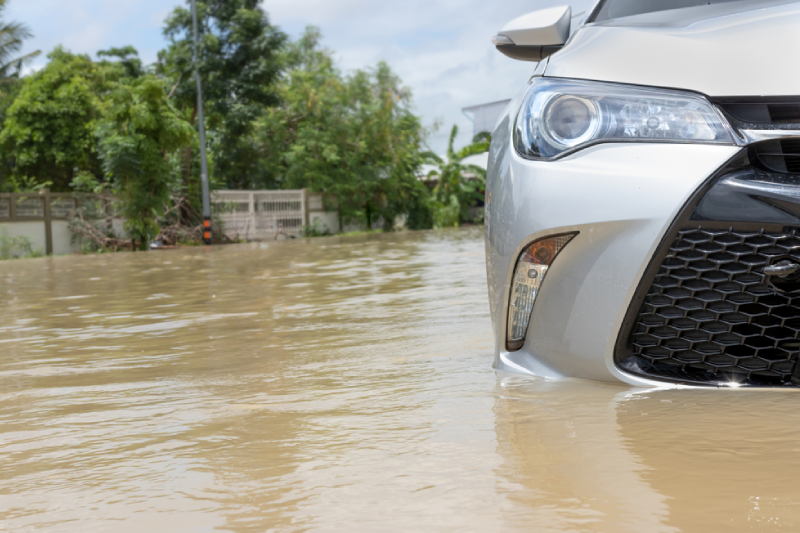 Mobil Terendam Banjir