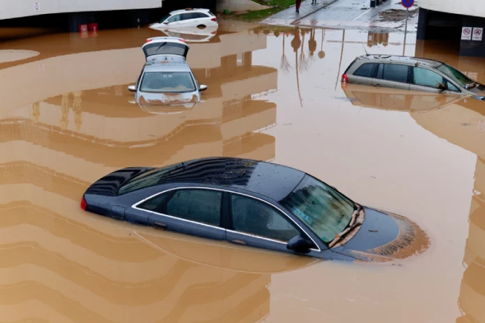 Mobil Terendam Banjir