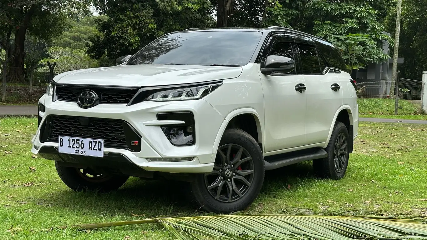 Toyota Fortuner GR Sport 4x4 Exterior