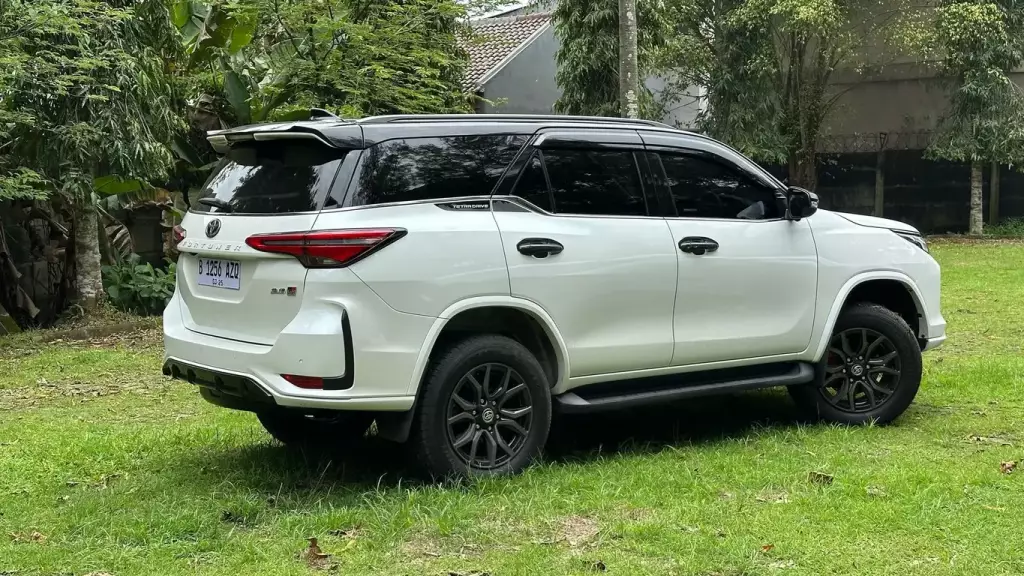 Bagian Belakang Fortuner GR Sport