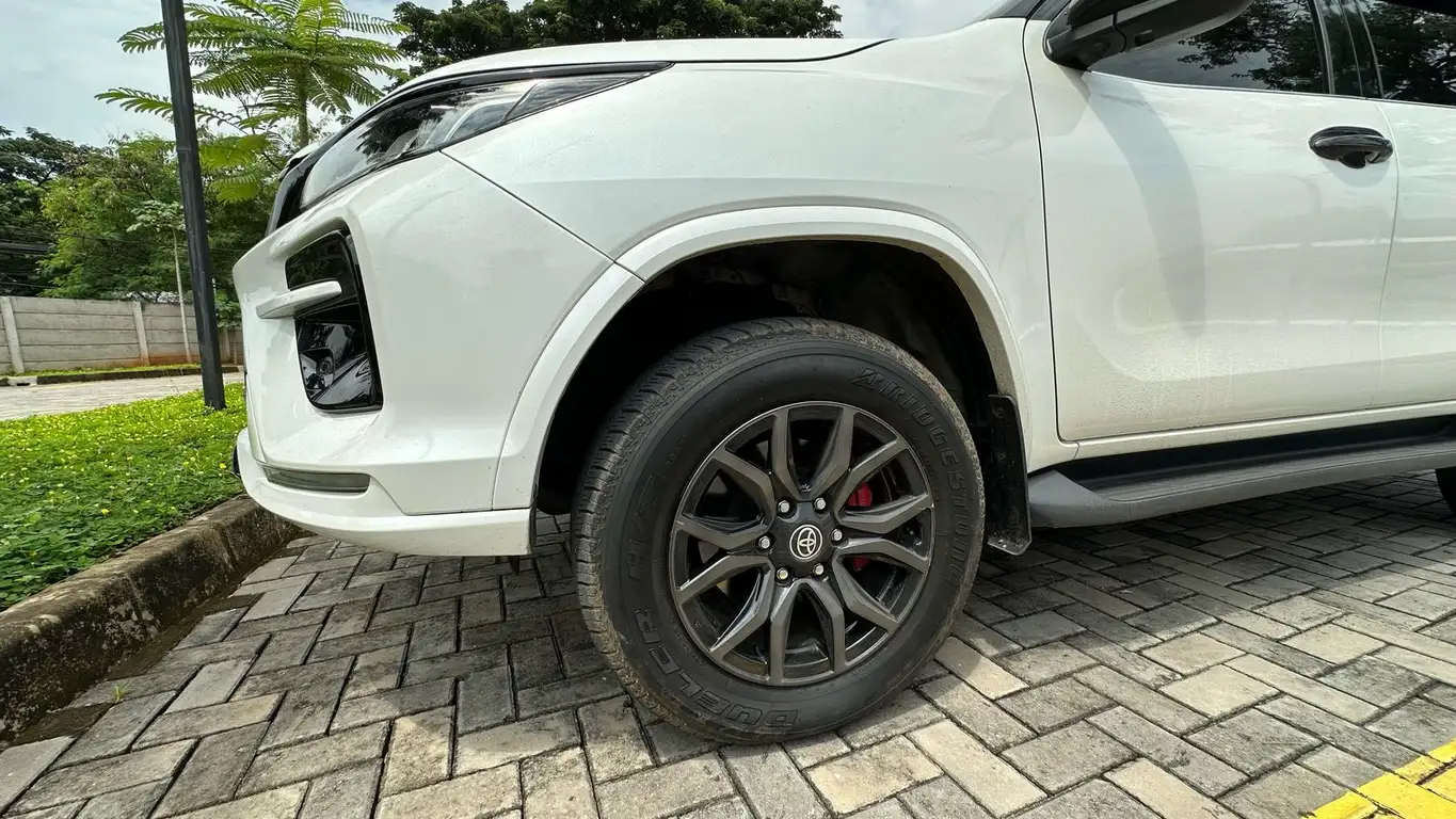 Velg Fortuner GR Sport 4x4