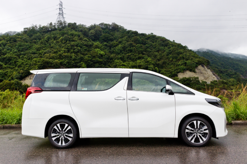 harga mobil Alphard bekas