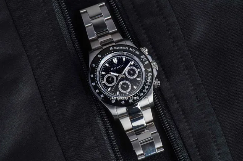 jam tangan analog