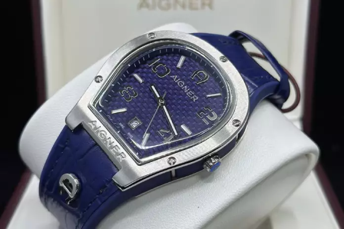 jam tangan analog