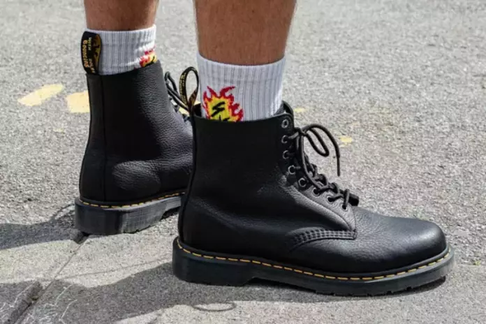 sepatu docmart pria