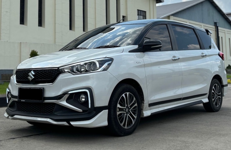 mobil hybrid Suzuki