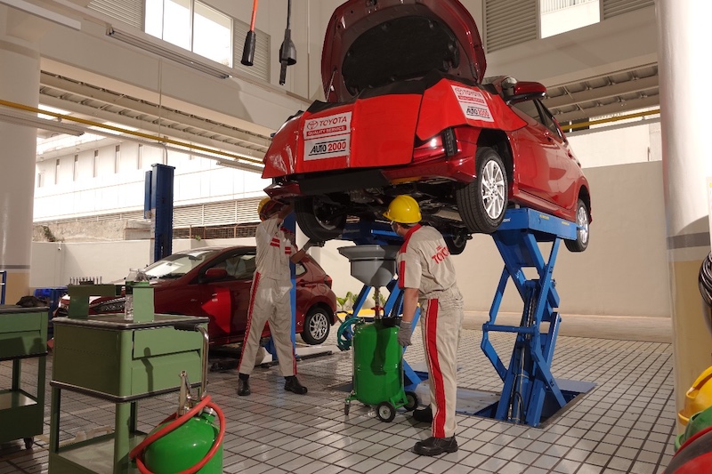 Patokan Waktu Tepat Ganti Oli Mesin Mobil