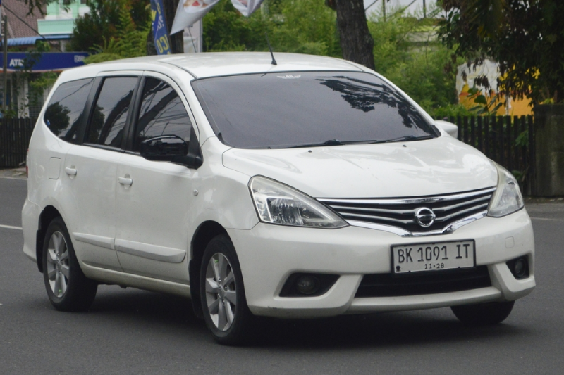 Mobil Grand Livina