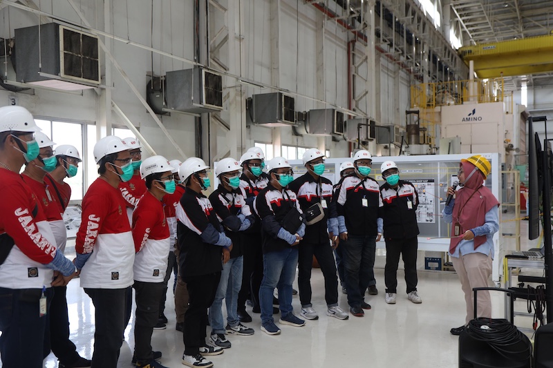Komunitas Sepeda Motor Kunjungi Pabrik Daihatsu Karawang