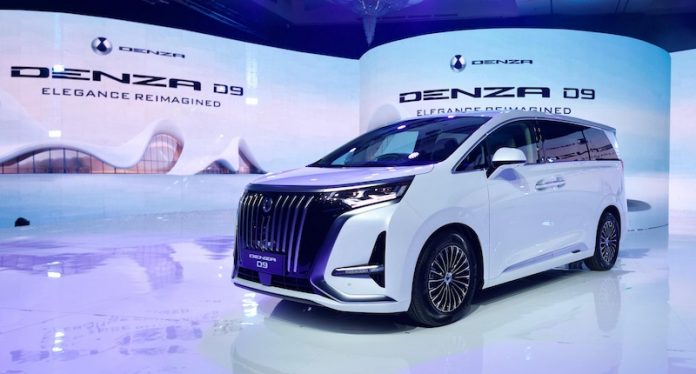 DENZA D9 Car of The Year 2025 Otomotif Award