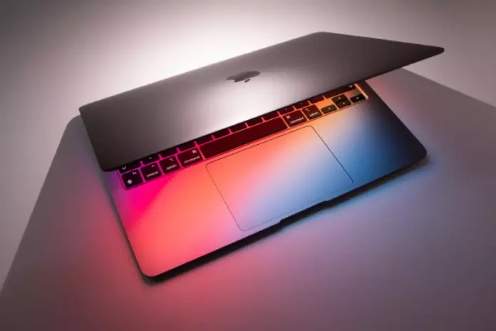 harga laptop Apple