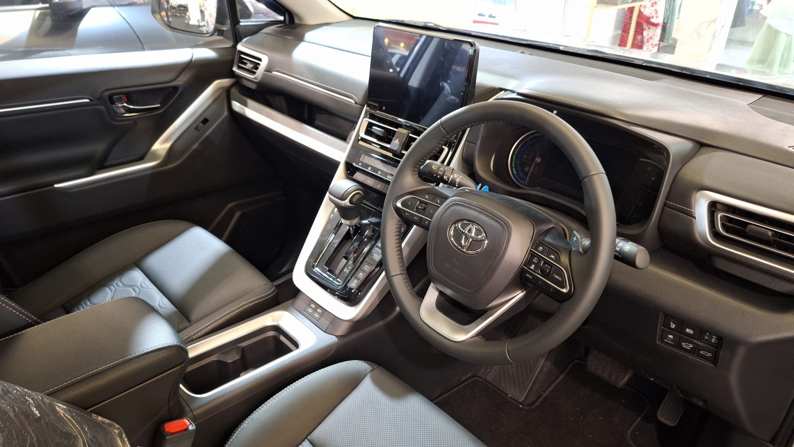 Interior Innova Zenix