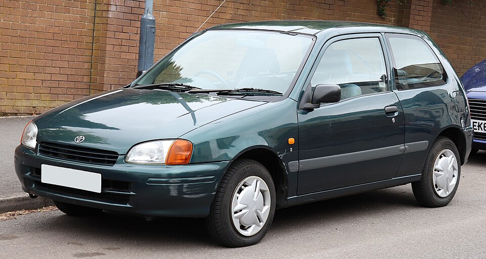 mobil sedan lama toyota starlet