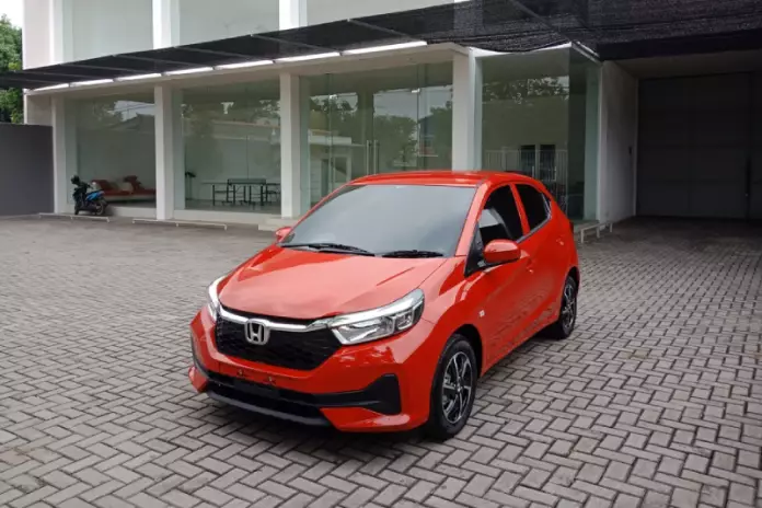 Sama-sama LCGC, Mending Honda Brio Satya atau Toyota Agya? Honda Brio Satya