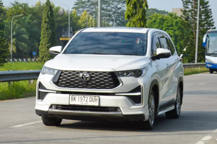 Innova Zenix