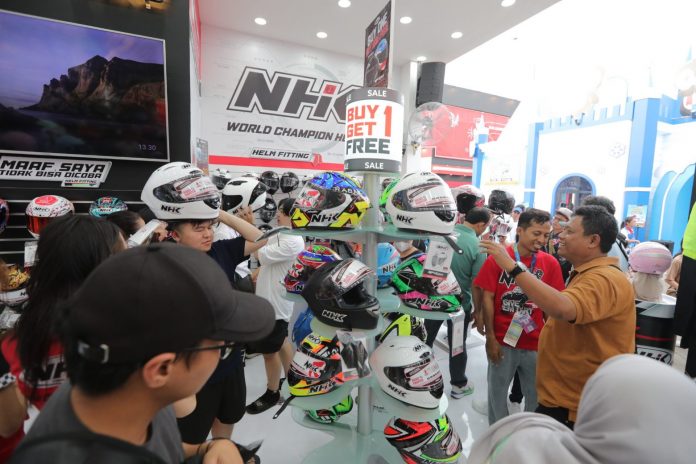 promo helm JFK 2025
