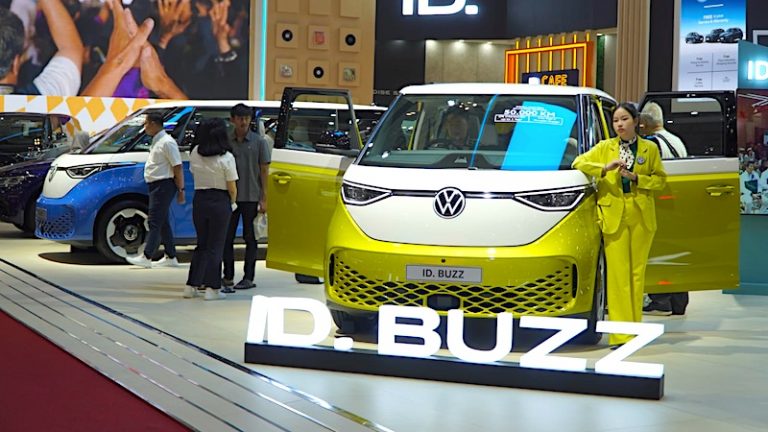 Mobil Listrik Paling Ikonik! Cek Kilas Balik VW ID. Buzz Sepanjang 2025