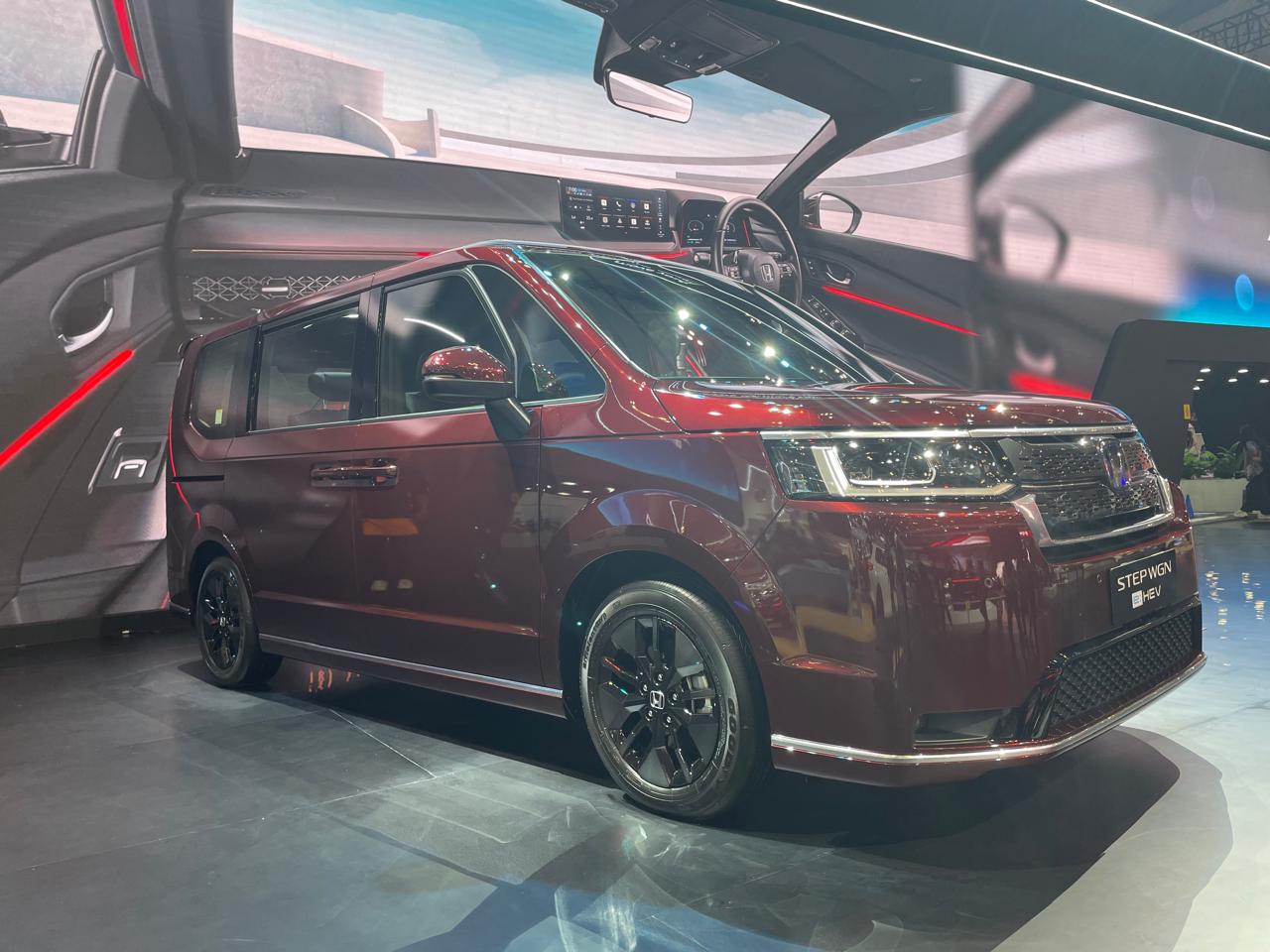 honda-step-wgn-ehev-giias-2025-exterior