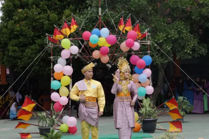 pakaian adat riau