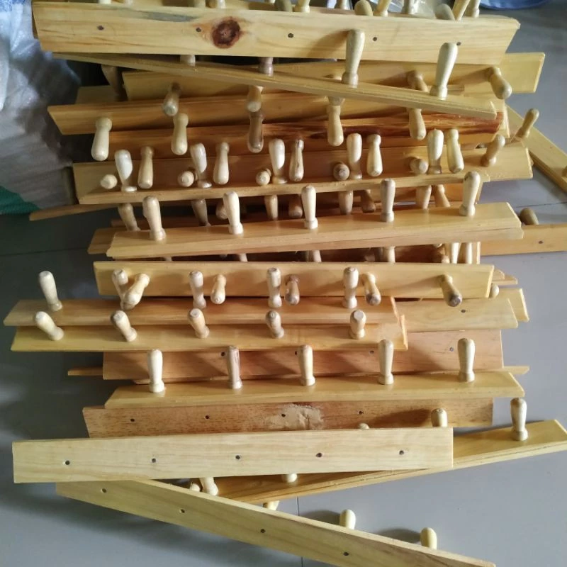 gantungan baju dinding