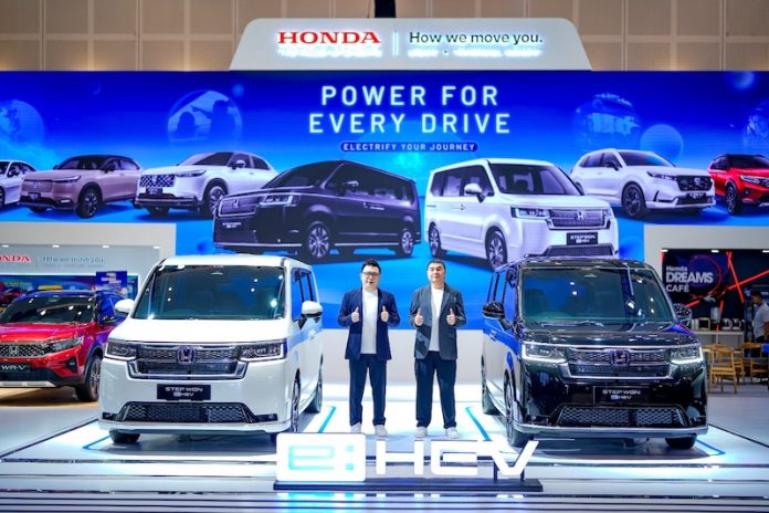 Honda STEP WGN Hybrid Punya 100 Fitur