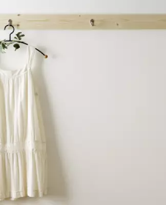 gantungan baju dinding