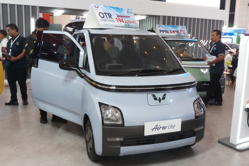 mobil wuling