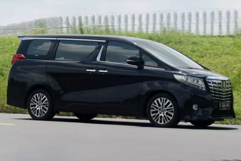 Ada Denza 9, Berapa Harga Mobil Alphard Bekas Sekarang?