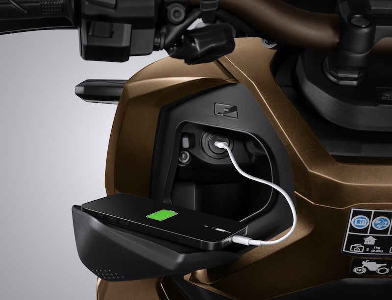 New Honda ADV160 dengan Teknologi Honda RoadSync