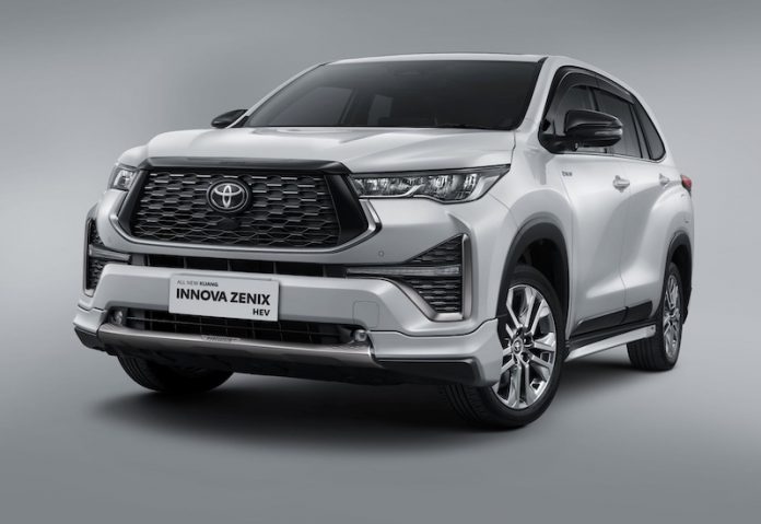 Tiga Tahun Bertahta Sebagai MPV Hybrid Paling Laris, Innova Zenix Kini Hadir Lebih Nyaman New Kijang Innova Zenix