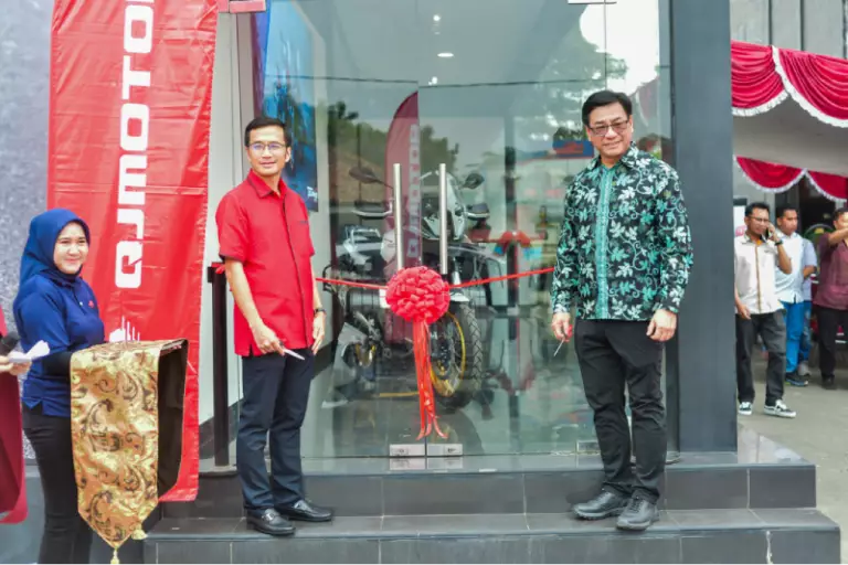 Perluas Jaringan di Jabodetabek, QJ Motor Resmikan Dealer di Bekasi