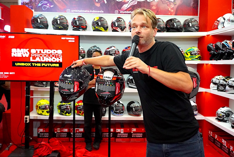 Helm Baru SMK dan Studds Meluncur di IMOS 2025