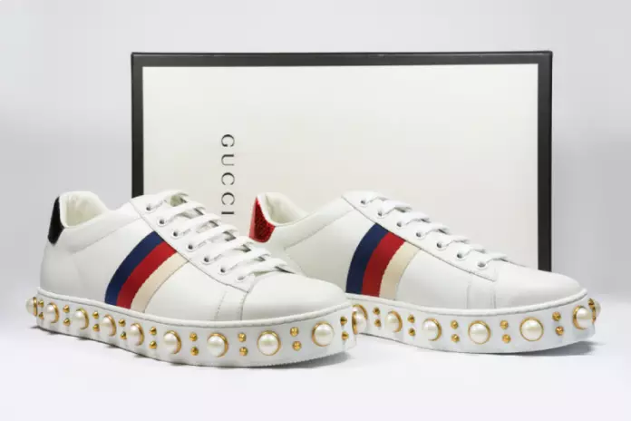 sepatu gucci