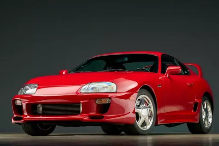 Mobil Supra vs Nissan GT-R, Mana yang Lebih Kencang?