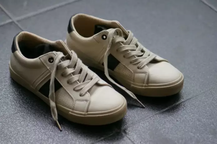 sneakers pria