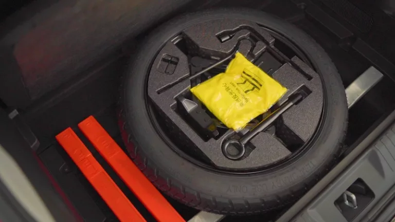 Dengar Suara Konsumen, AION UT Rakitan Lokal Kini Punya Ban Serep