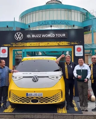 Rainer Zietlow Bersama Volkswagen ID. BUZZ World Tour Tiba di Jakarta Rainer Zietlow Volkswagen ID. BUZZ World Tour