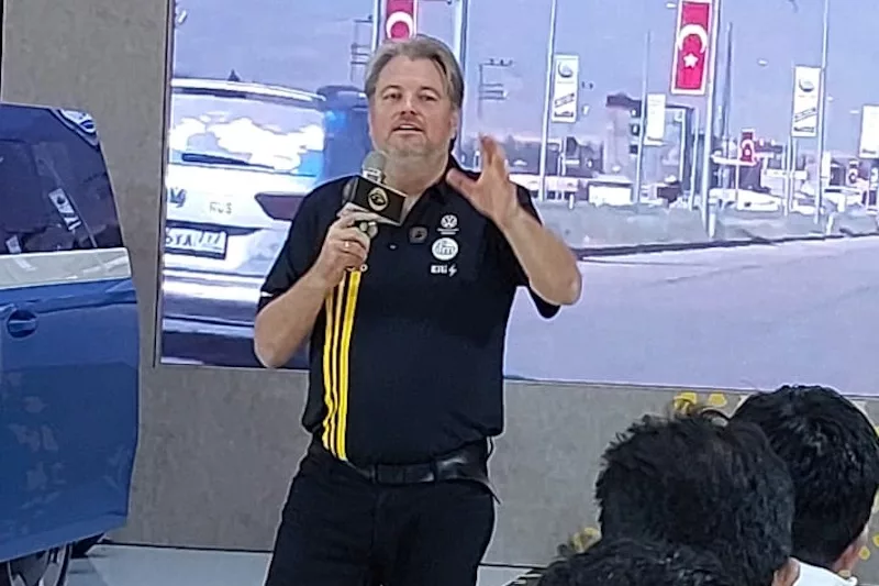 Rainer Zietlow Volkswagen ID. BUZZ World Tour