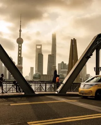 Kisah Epik Pria Jerman Keliling Dunia Pakai Mobil Listrik: Antara Petualangan, Teknologi, dan Sebuah Pulang yang Berbeda Rainer Zietlow Volkswagen ID. BUZZ