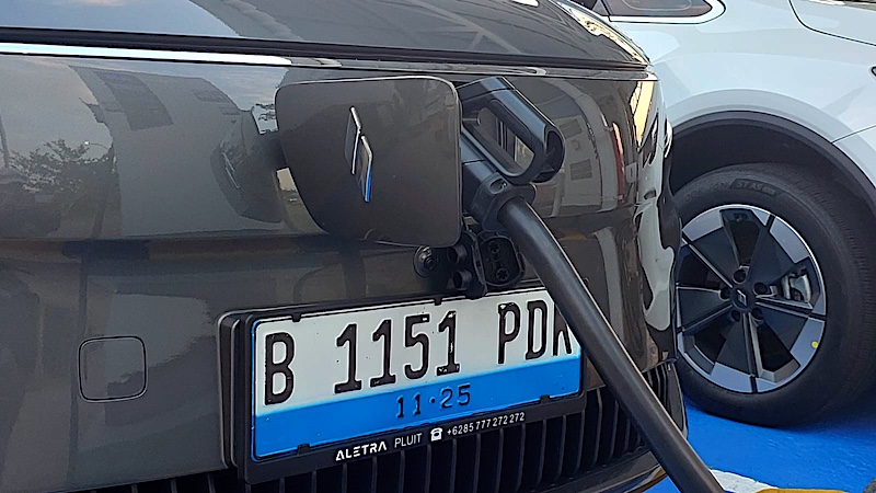 Test Drive Aletra L8 EV Jakarta - Magelang