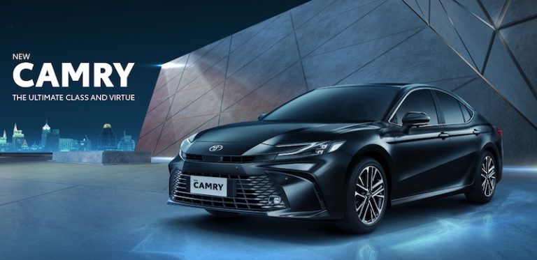 Toyota Segarkan New Camry 2.5 V AT, Kabinnya Tambah Mewah dan Canggih 