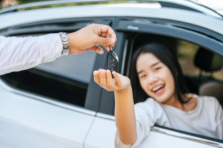 8 Tips Aman Sewa Mobil Lepas Kunci