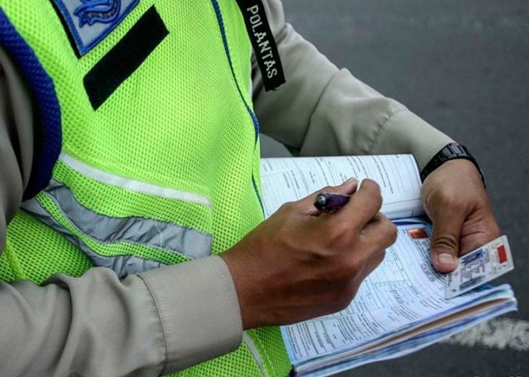 Perbedaan Warna Surat Tilang yang Wajib Diketahui