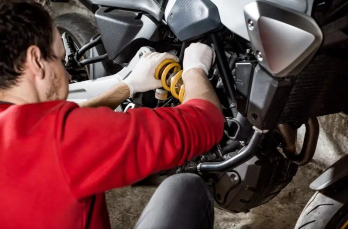 Segera Ganti Jika Temukan 7 Ciri Sokbreker Rusak