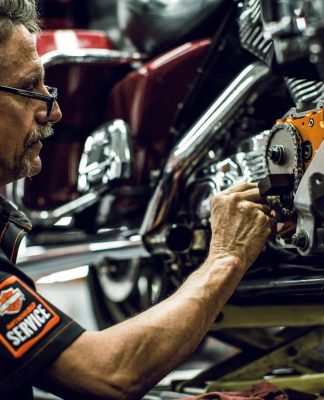 Penyebab Motor Bau Bensin dan Solusinya